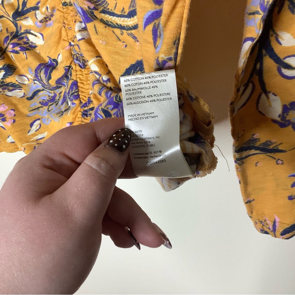 < We The Free Dreamed Of You Floral Ruched Long Sleeve Top > - Picture 7 of 8